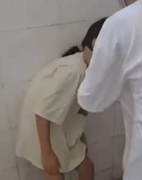 校園欺凌報警:重慶一中學(xué)女生遭多人毆打逼迫下跪 校園欺凌報警:重慶一中學(xué)女生遭多人毆打逼迫下跪